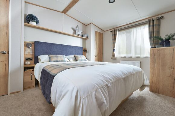 Premium Bluebell Caravan Decking (Sleeps 6, Pet) - Erigmore Holiday Park, Birnam by Dunkeld