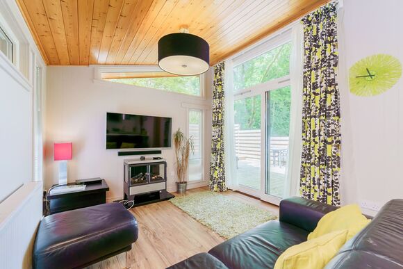 Boutique Spa Lodge 1 (Pets Welcome) - Erigmore Holiday Park, Birnam by Dunkeld