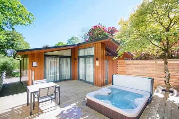 Boutique Spa Lodge 1 (Pets Welcome) - Erigmore Holiday Park, Birnam by Dunkeld