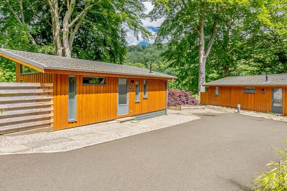 Boutique Spa Lodge 1 (Pets Welcome) - Erigmore Holiday Park, Birnam by Dunkeld