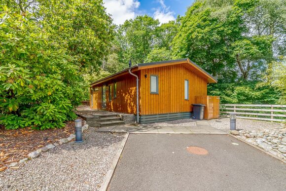 Boutique Spa Lodge 1 (Pets Welcome) - Erigmore Holiday Park, Birnam by Dunkeld