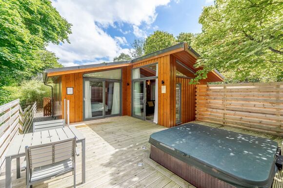 Boutique Spa Lodge 1 (Pets Welcome) - Erigmore Holiday Park, Birnam by Dunkeld