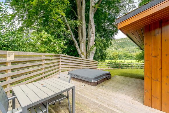 Boutique Spa Lodge 1 (Pets Welcome) - Erigmore Holiday Park, Birnam by Dunkeld