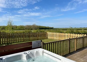 Tamworth (Pet) B - Fairview Lodges, Withernsea