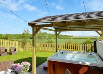 Hampshire Garden - Fairview Lodges, Withernsea