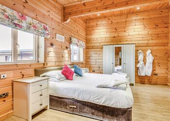 Hampshire Garden - Fairview Lodges, Withernsea