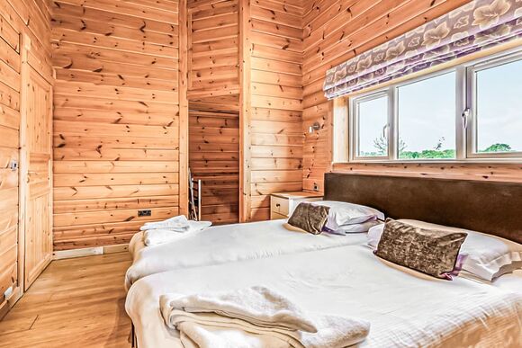 Tamworth (Pet) B - Fairview Lodges, Withernsea