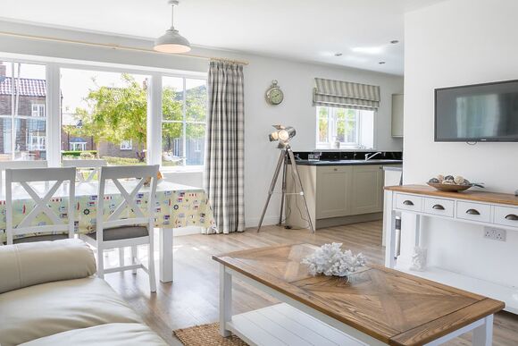 5 Berth Comfort Cottage Pet Friendly - The Bay Filey Holiday Village, Filey