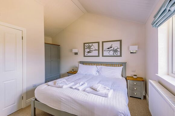 4 Berth Meadow Lakeside Lodge Pet Friendly - The Bay Filey Holiday Village, Filey