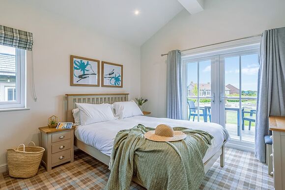4 Berth Indulgent Grande Meadow Lodge - The Bay Filey Holiday Village, Filey