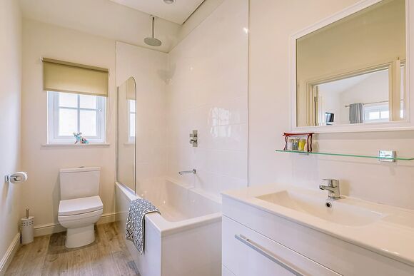 4 Berth Indulgent Grande Meadow Lodge Pet Friendly - The Bay Filey Holiday Village, Filey