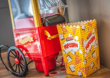 Fairground Lodge (Sleeps 6) - Folly Farm Holiday Park, Kilgetty