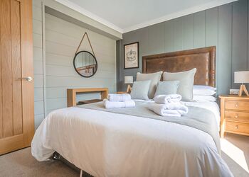 Fairground Lodge (Sleeps 6) - Folly Farm Holiday Park, Kilgetty