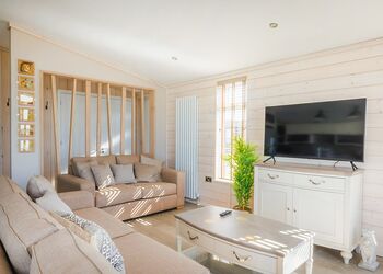 Simba Lodge - Folly Farm Holiday Park, Kilgetty