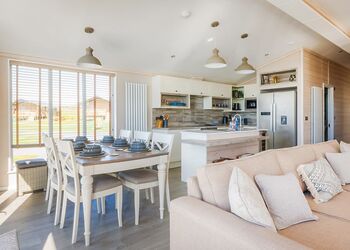 Simba Lodge - Folly Farm Holiday Park, Kilgetty