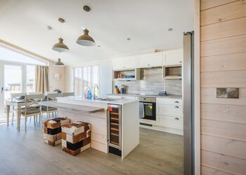 Simba Lodge - Folly Farm Holiday Park, Kilgetty