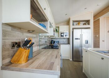 Simba Lodge - Folly Farm Holiday Park, Kilgetty