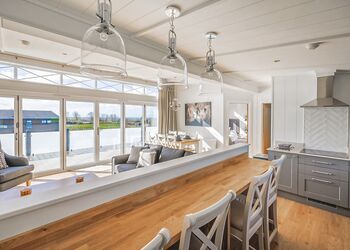 Kifaru View Lodge - Folly Farm Holiday Park, Kilgetty