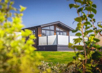 Fairground Pet Friendly Deluxe Lodge - Folly Farm Holiday Park, Kilgetty