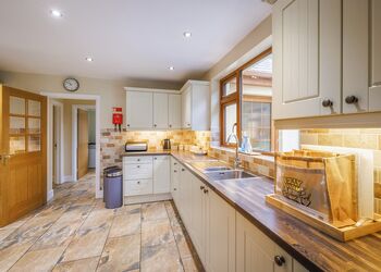 Folly View - Folly Farm Holiday Park, Kilgetty