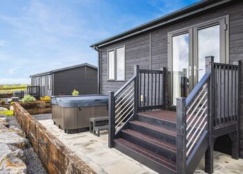 Balwen Lodge - Folly Farm Holiday Park, Kilgetty