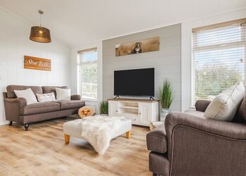 Torwen Lodge - Folly Farm Holiday Park, Kilgetty