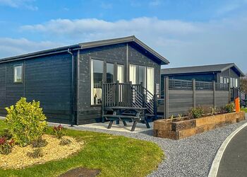 Torwen Lodge - Folly Farm Holiday Park, Kilgetty