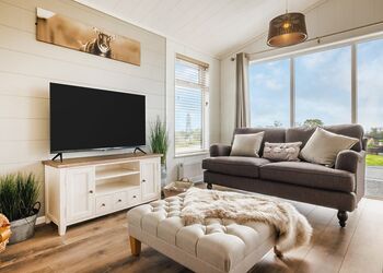 Torwen Lodge - Folly Farm Holiday Park, Kilgetty