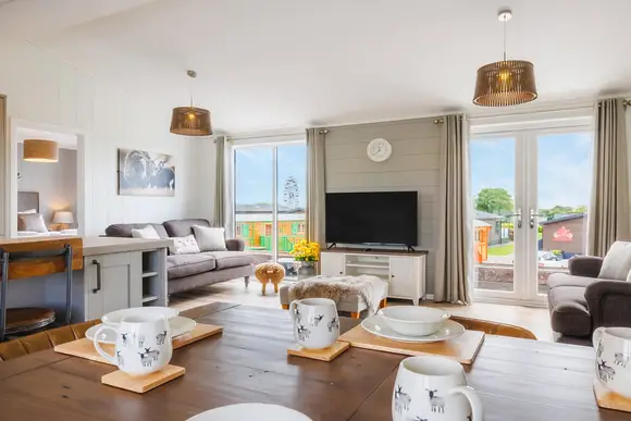 Balwen Lodge - Folly Farm Holiday Park, Kilgetty