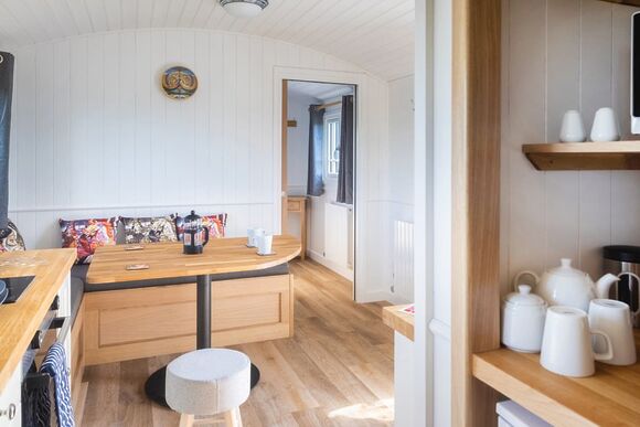 Showman&rsquo;s Wagons - Folly Farm Holiday Park, Kilgetty