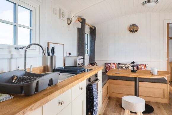 Showman&rsquo;s Wagons - Folly Farm Holiday Park, Kilgetty