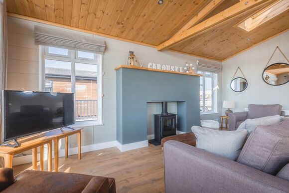 Fairground Lodge (sleeps 4) - Folly Farm Holiday Park, Kilgetty