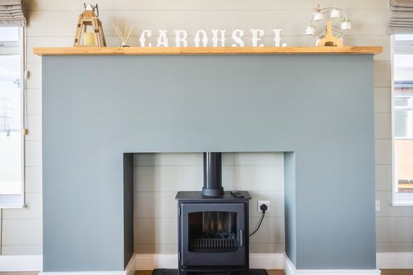 Fairground Lodge (sleeps 4) - Folly Farm Holiday Park, Kilgetty