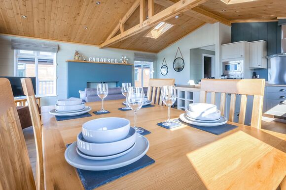 Fairground Lodge (sleeps 4) - Folly Farm Holiday Park, Kilgetty