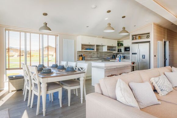 Simba Lodge - Folly Farm Holiday Park, Kilgetty