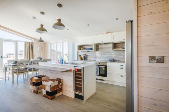 Simba Lodge - Folly Farm Holiday Park, Kilgetty