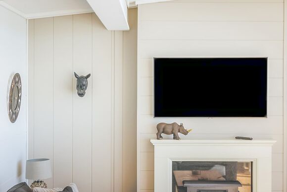 Kifaru Lodge - Folly Farm Holiday Park, Kilgetty