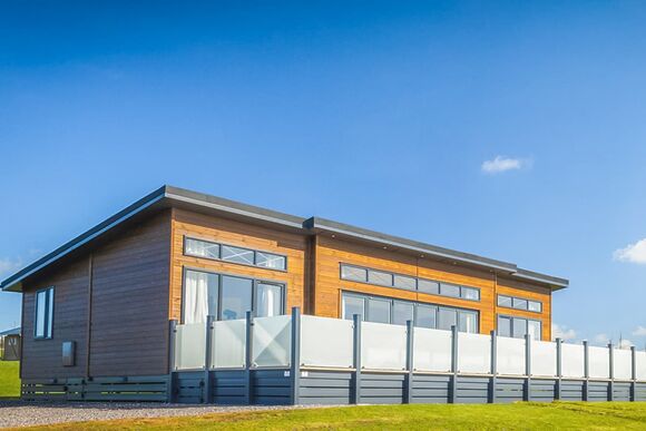 Kifaru View Lodge - Folly Farm Holiday Park, Kilgetty