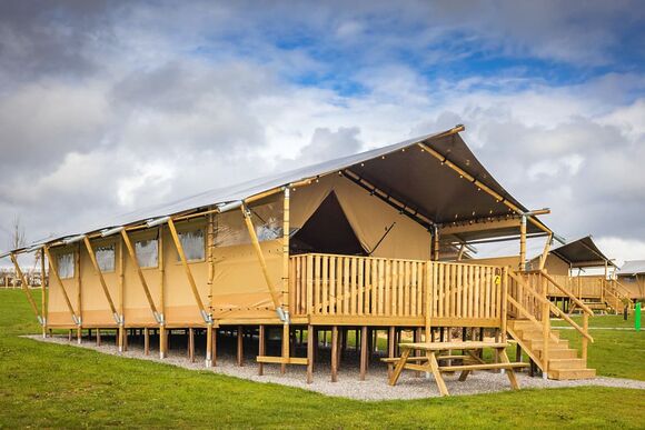 Twiga Tent - Folly Farm Holiday Park, Kilgetty