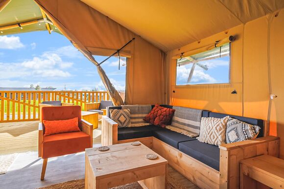 Twiga Tent - Folly Farm Holiday Park, Kilgetty