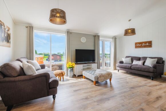 Balwen Lodge - Folly Farm Holiday Park, Kilgetty