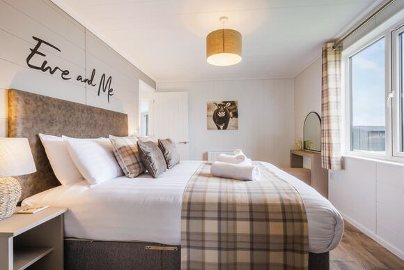 Torwen Lodge - Folly Farm Holiday Park, Kilgetty