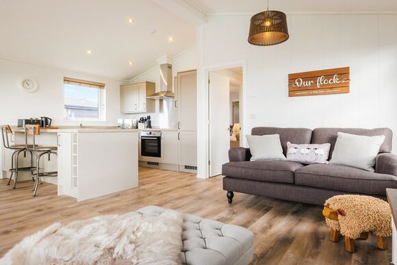 Torwen Lodge - Folly Farm Holiday Park, Kilgetty