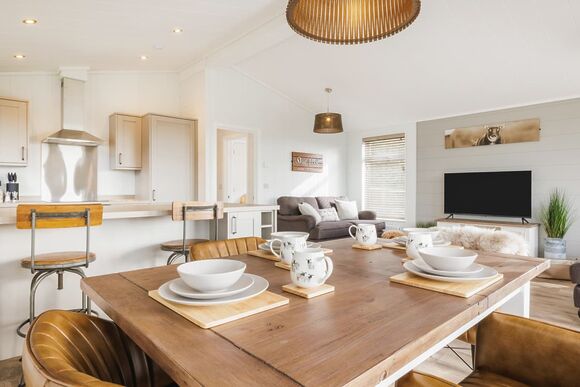 Torwen Lodge - Folly Farm Holiday Park, Kilgetty