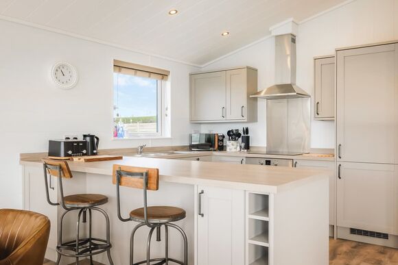 Torwen Lodge - Folly Farm Holiday Park, Kilgetty