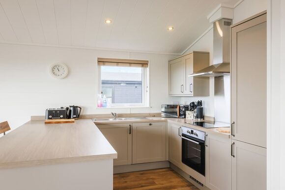 Torwen Lodge - Folly Farm Holiday Park, Kilgetty