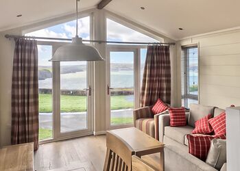 Bijou Lodge - Fishguard Bay Resort, Fishguard,
