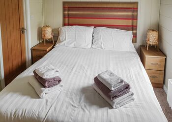 Bijou Lodge - Fishguard Bay Resort, Fishguard,