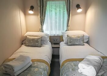 Bijou Lodge - Fishguard Bay Resort, Fishguard,