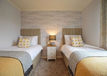 Premium Lodge 3 - Fishguard Bay Resort, Fishguard,